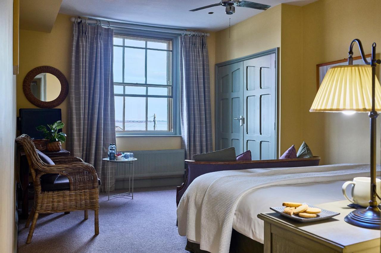 The Mistley Thorn Hotell Exteriör bild
